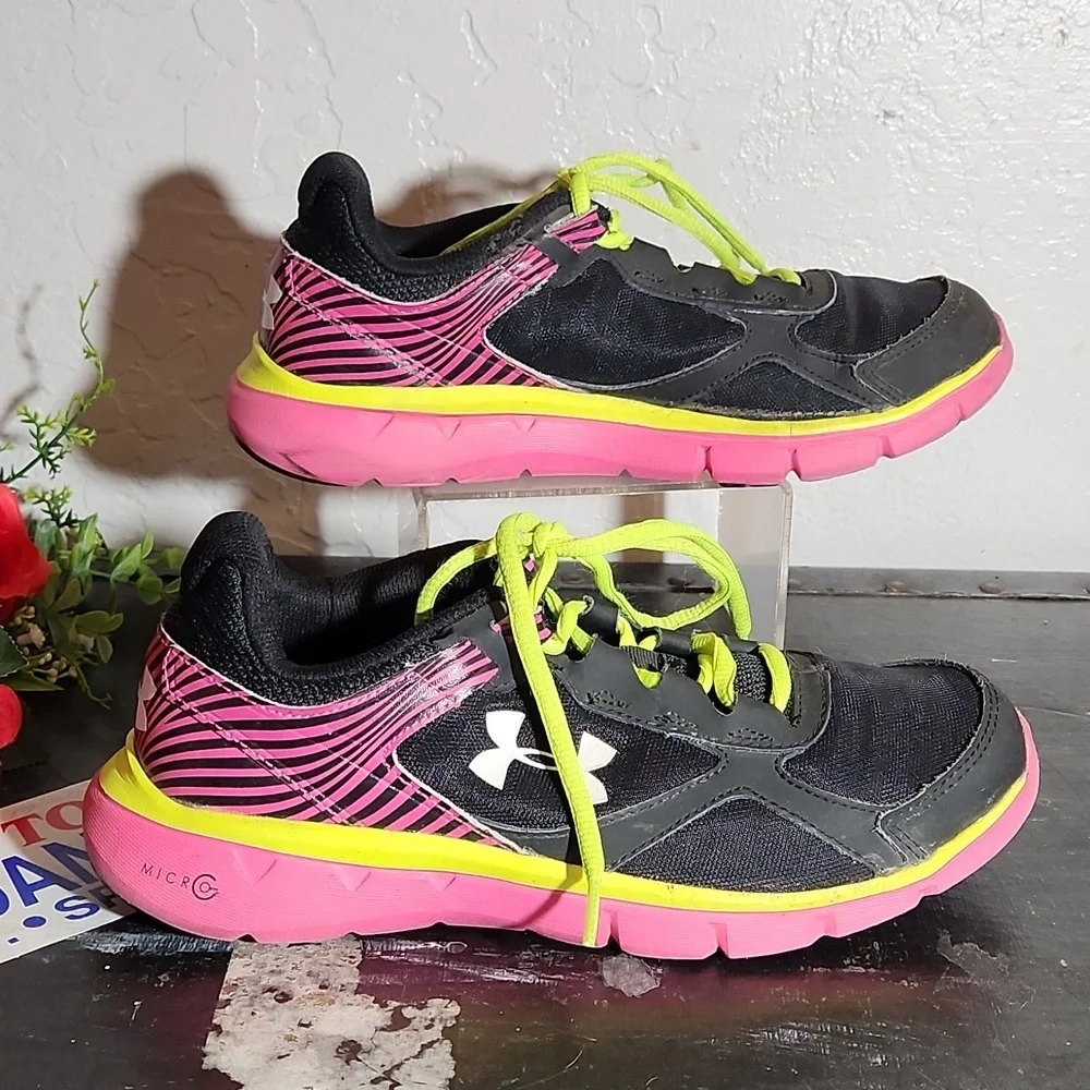 UNDER ARMOUR Micro G Velosity Pink Black Neon 5Y